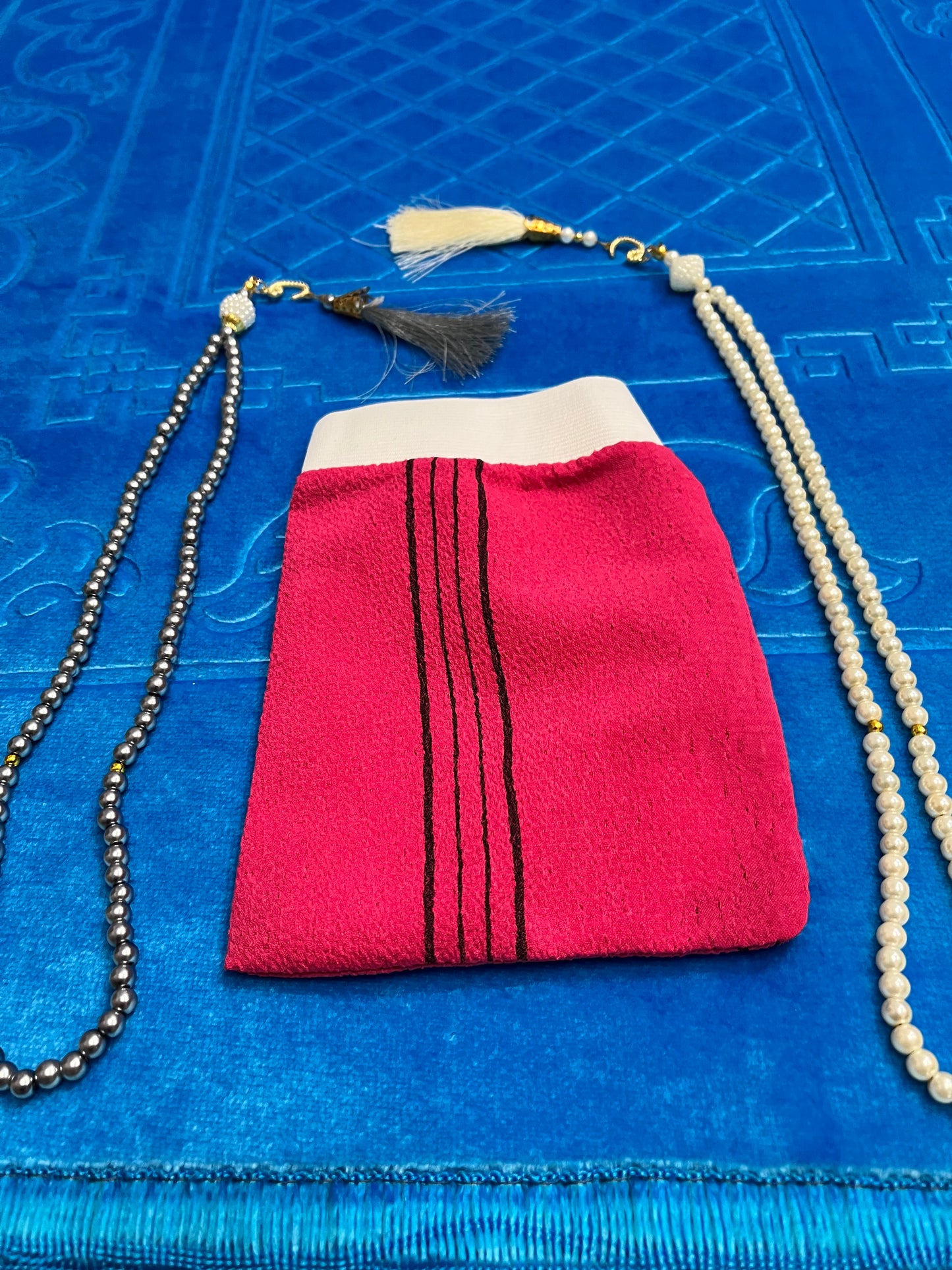 Personalisierte Gebetsteppich mit Namen €31.99 - KOSTENLOSER VERSAND - Gebetskette und Peelinghandschuh (Kese) Geschenk 80x120 cm Sehr Weich Seccade Namazlik Dick - Blau