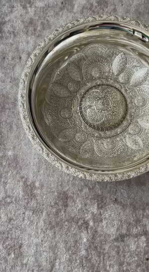 Orientalische Deluxe Hamamschale aus Kupfer in Silberoptik, 21 cm, handgefertigt in der Türkei, ideal als dekorative Wasserschale oder für Hamam-Rituale. video